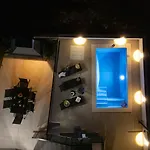Beachfront Marivi With Pool And Game Villa *