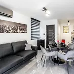 Beachfront Marivi With Pool And Game Villa *