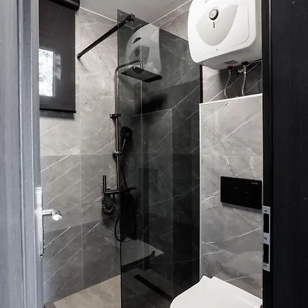 Beachfront Marivi With Pool And Game Podglavica