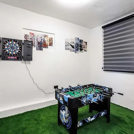 Beachfront Marivi With Pool And Game