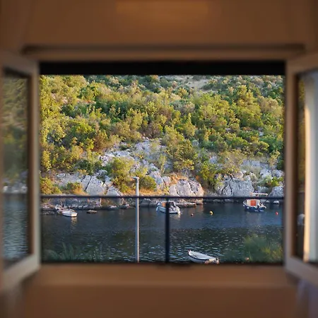 Beachfront Marivi With Pool And Game Vila Podglavica