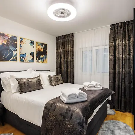 Beachfront Marivi With Pool And Game *