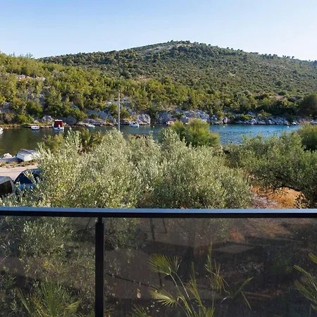 Beachfront Marivi With Pool, Jacuzzi And Game * Podglavica