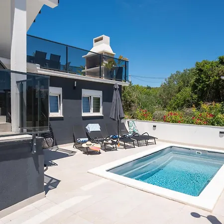 Beachfront Marivi With Pool, Jacuzzi And Game * Podglavica