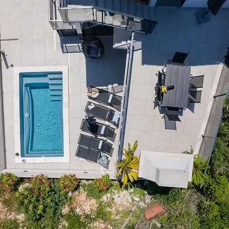 Beachfront Marivi With Pool, Jacuzzi And Game *