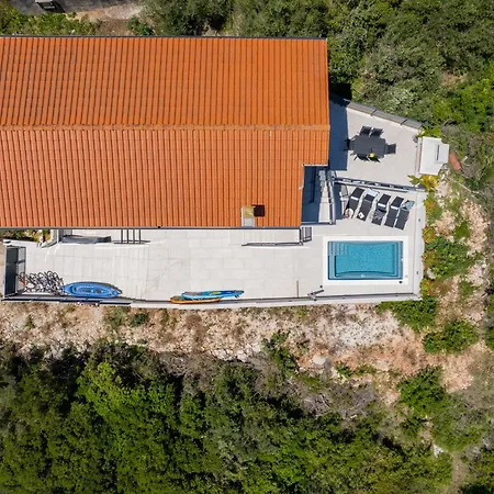Beachfront Marivi With Pool, Jacuzzi And Game * Podglavica