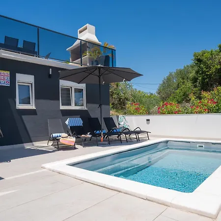 Beachfront Marivi With Pool, Jacuzzi And Game * Podglavica