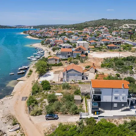 Beachfront Marivi With Pool, Jacuzzi And Game Villa *