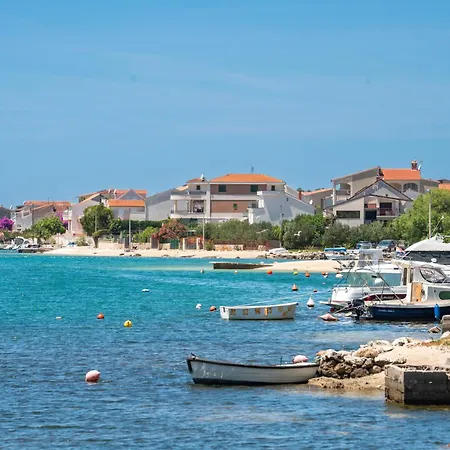 Beachfront Marivi With Pool, Jacuzzi And Game * Podglavica