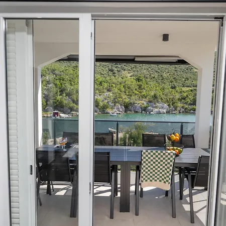 Beachfront Marivi With Pool, Jacuzzi And Game Villa Podglavica
