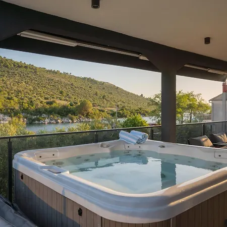 Beachfront Marivi With Pool, Jacuzzi And Game Villa Podglavica