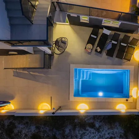 Beachfront Marivi With Pool, Jacuzzi And Game Villa *