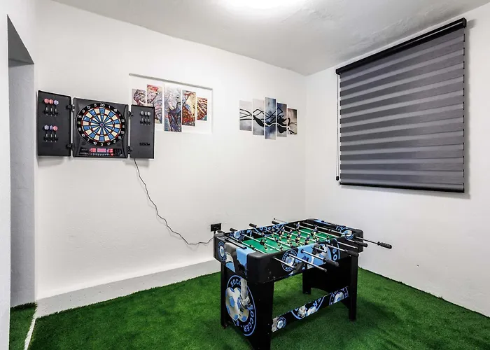 Beachfront Marivi With Pool And Game