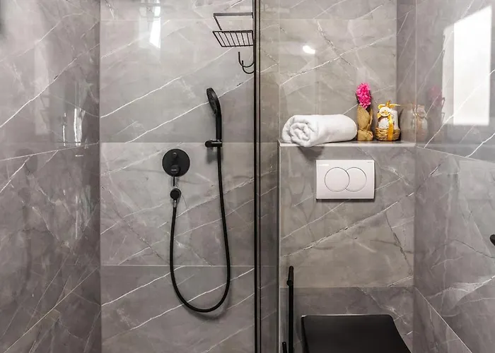 Beachfront Marivi With Pool And Game Villa