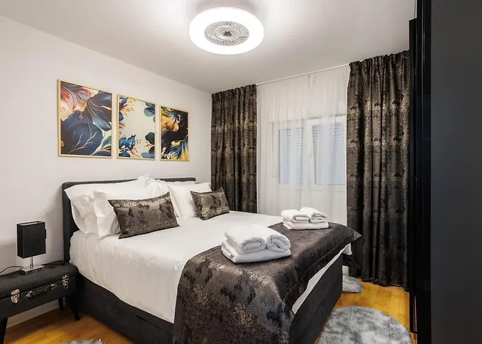 Beachfront Marivi With Pool And Game *