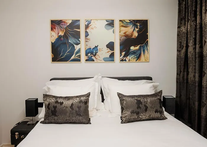 Beachfront Marivi With Pool And Game