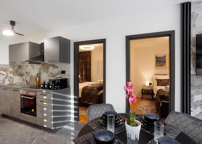 Beachfront Marivi With Pool And Game Villa Podglavica