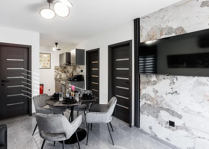 Villa Beachfront Marivi With Pool And Game Podglavica