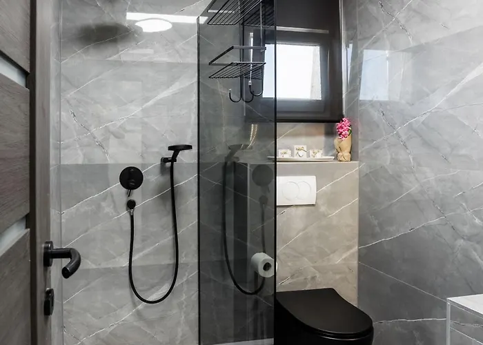 Beachfront Marivi With Pool And Game *