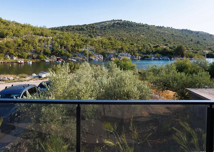 Beachfront Marivi With Pool And Game * Podglavica