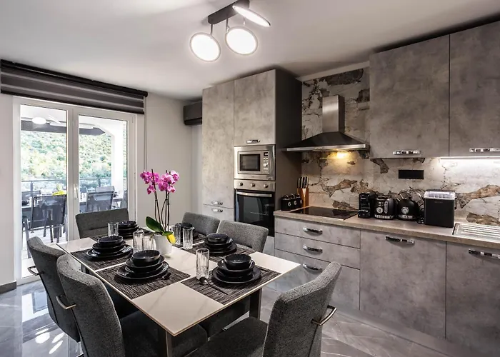 Beachfront Marivi With Pool And Game * Podglavica